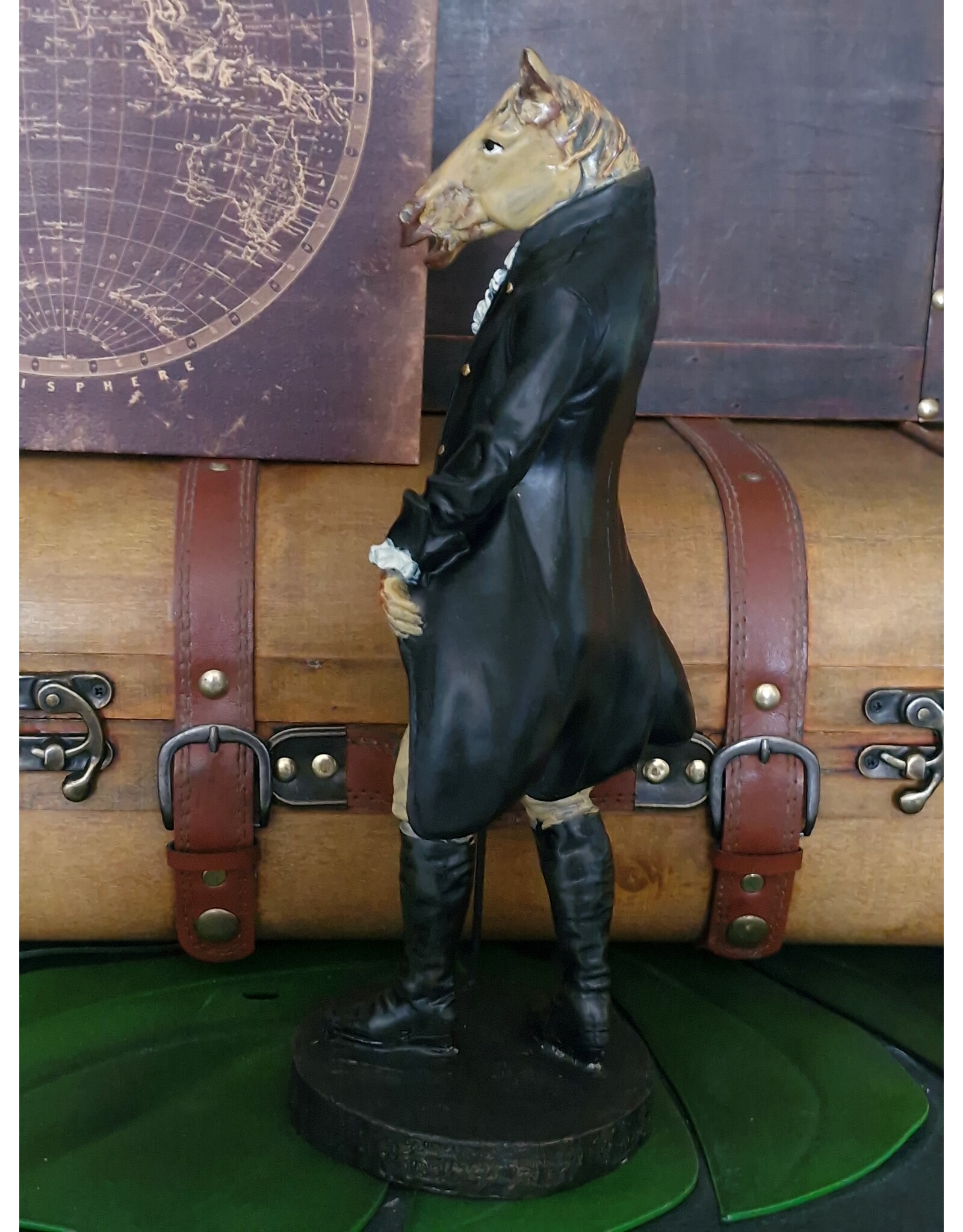 Baroque Giftware Beelden Collectables - Paard gekleed als Gentleman beeld 32cm