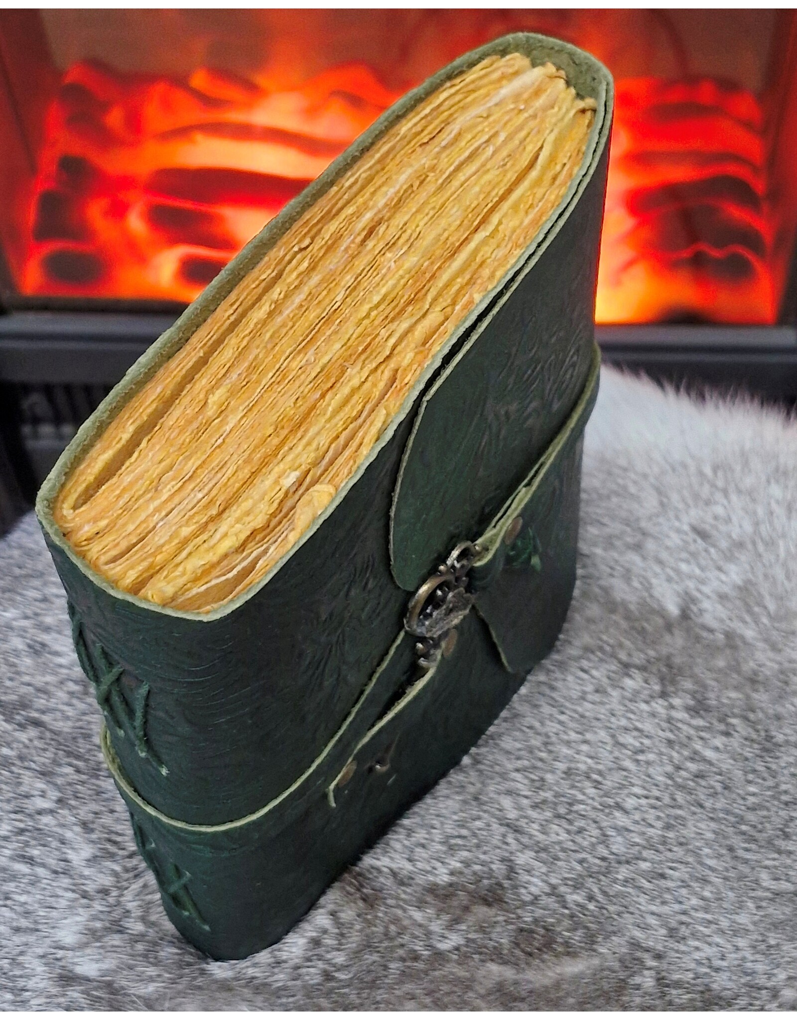 JM Miscellaneous - Groen Leren Dagboek Bloemenrelief en Sleutel Handgemaakt Vintage