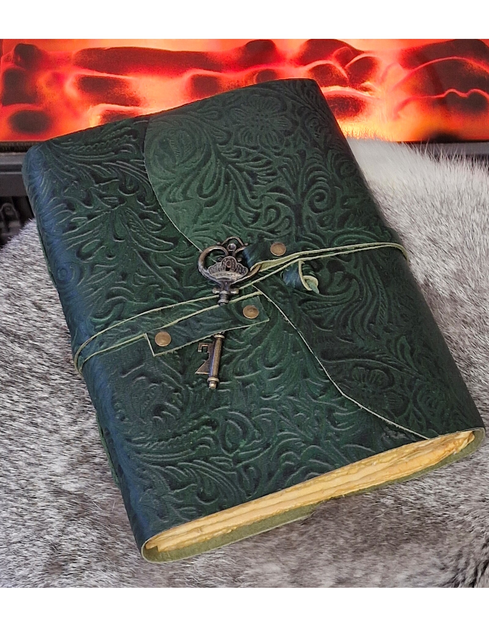 JM Miscellaneous - Groen Leren Dagboek Bloemenrelief en Sleutel Handgemaakt Vintage