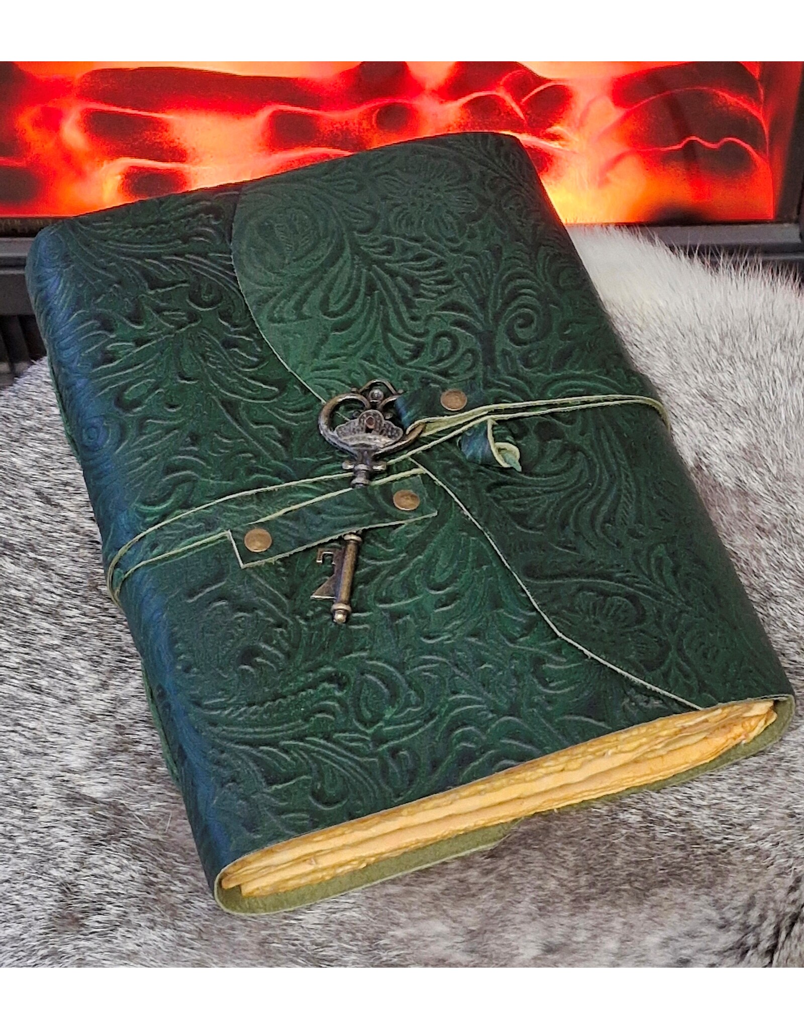 JM Miscellaneous - Groen Leren Dagboek Bloemenrelief en Sleutel Handgemaakt Vintage