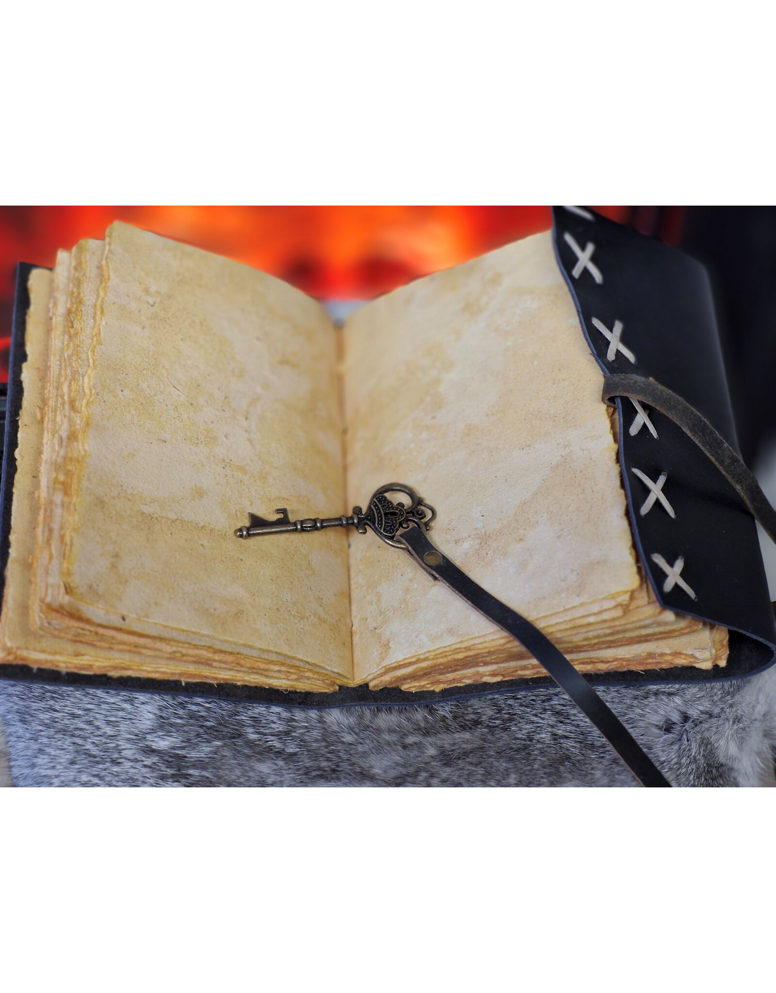 BB Miscellaneous - Leren Dagboek  met Antieke Sleutel 18 x 13cm