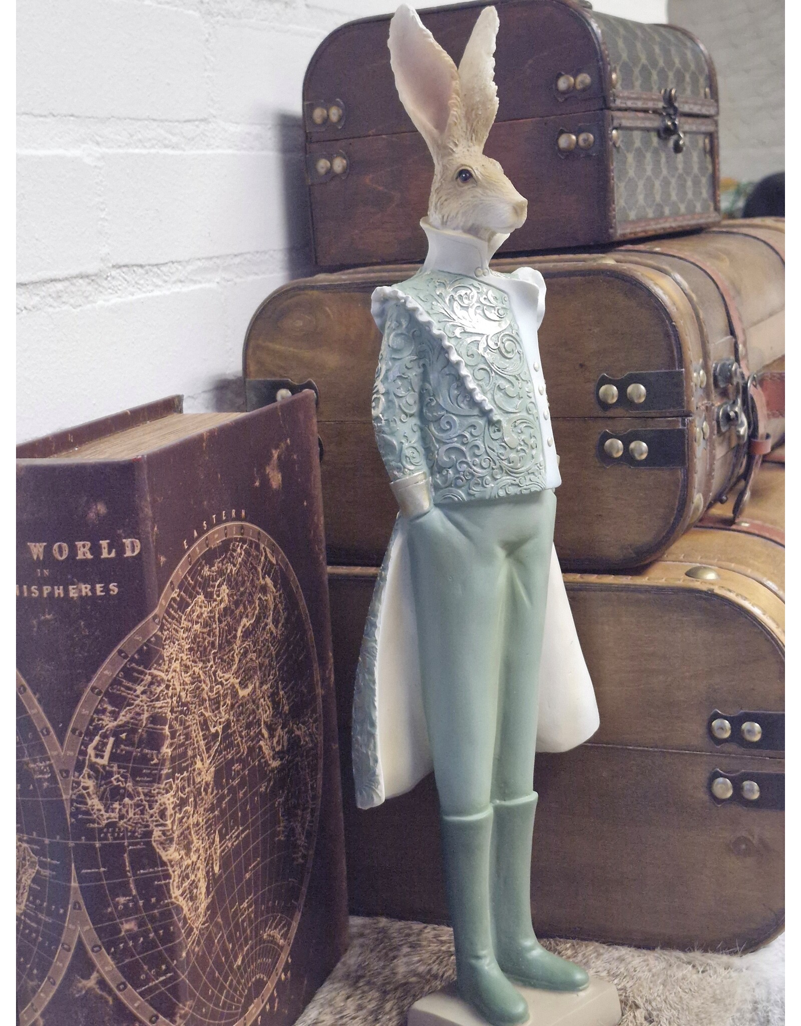 C&E Giftware Beelden Collectables  - Konijn in Groene Victoriaanse Jas 44cm