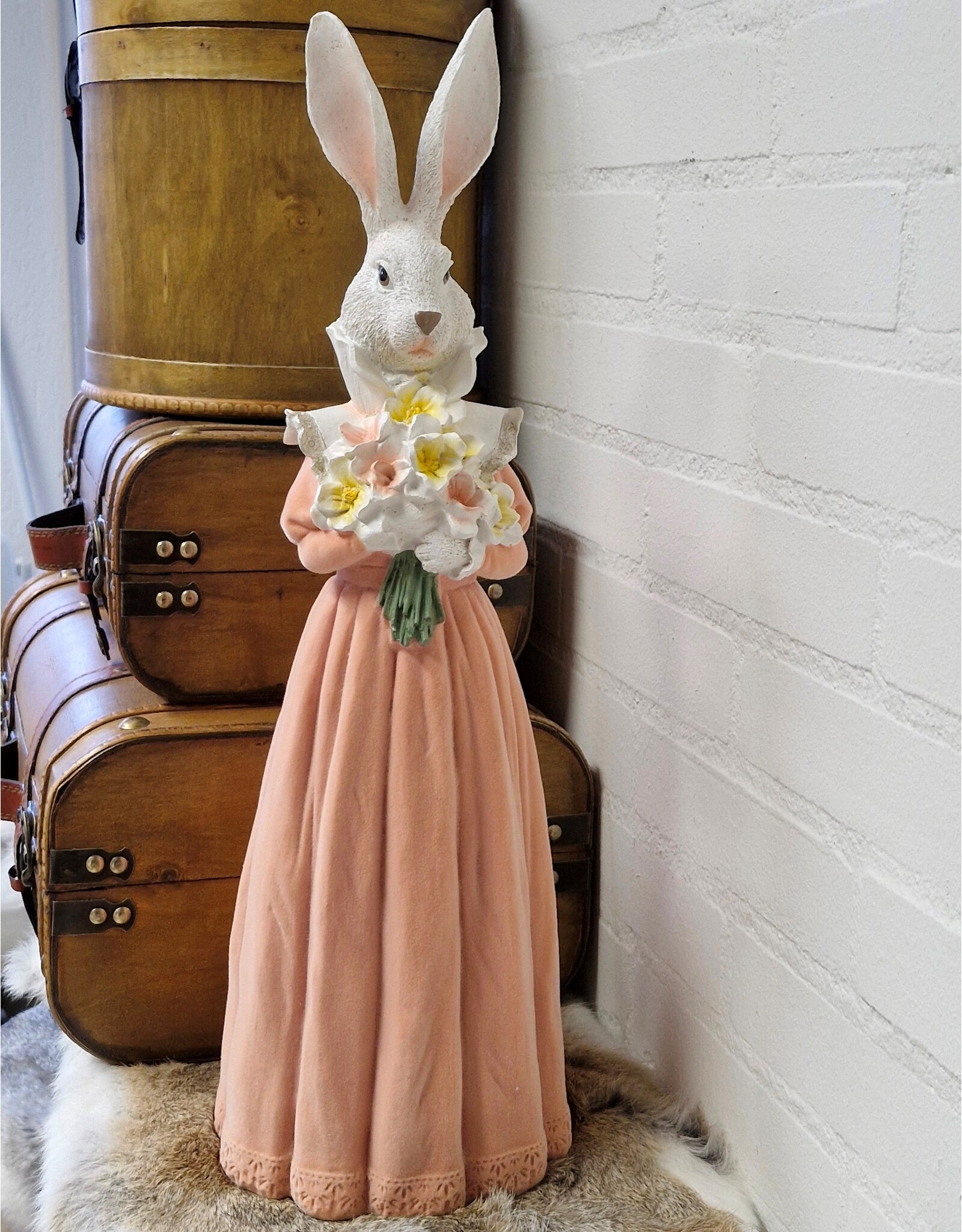 C&E Giftware Beelden Collectables - Konijn Vrouwtje in Lange Jurk met Bloemen beeldje 53cm