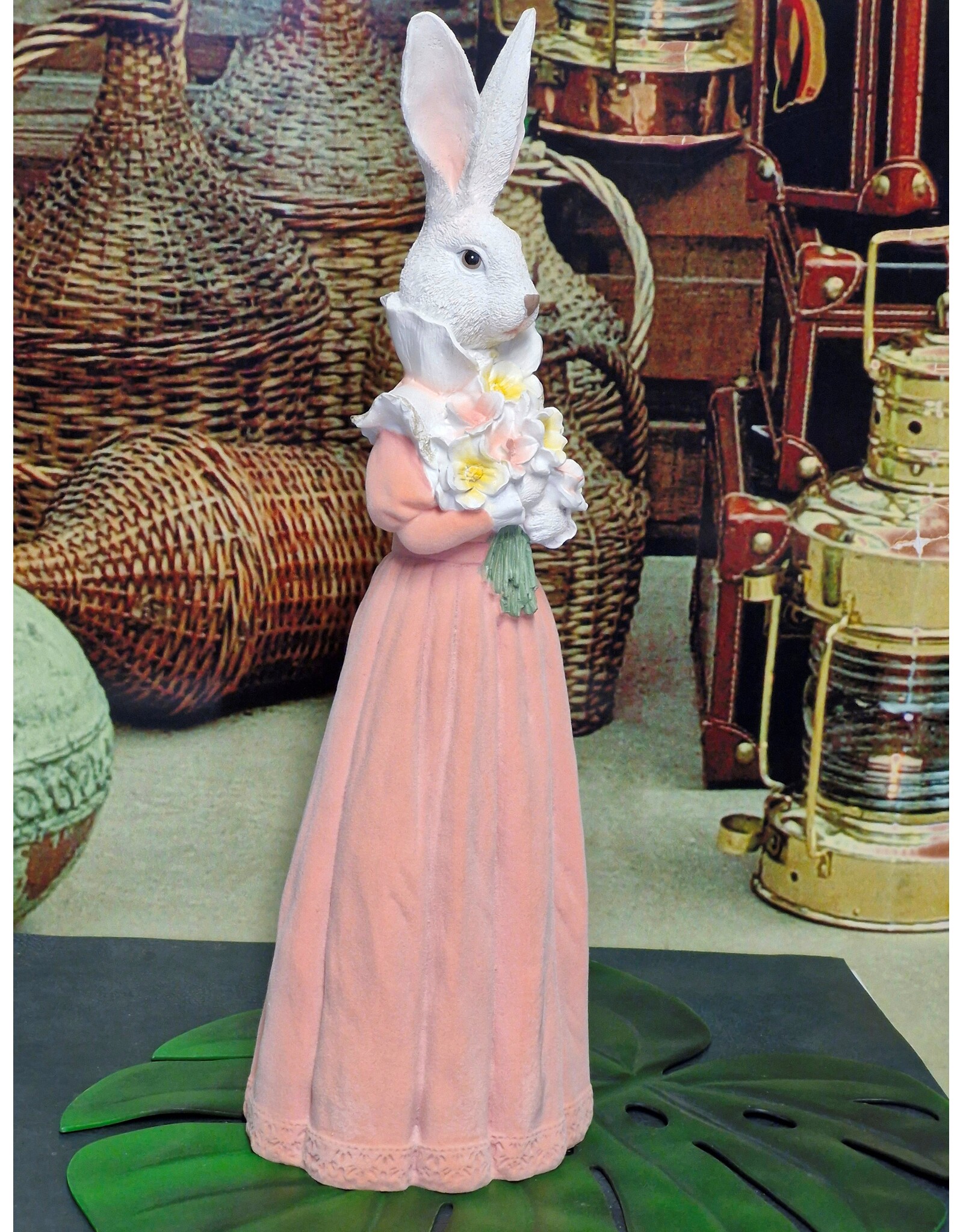 C&E Giftware Beelden Collectables - Konijn Vrouwtje in Lange Jurk met Bloemen beeldje 53cm
