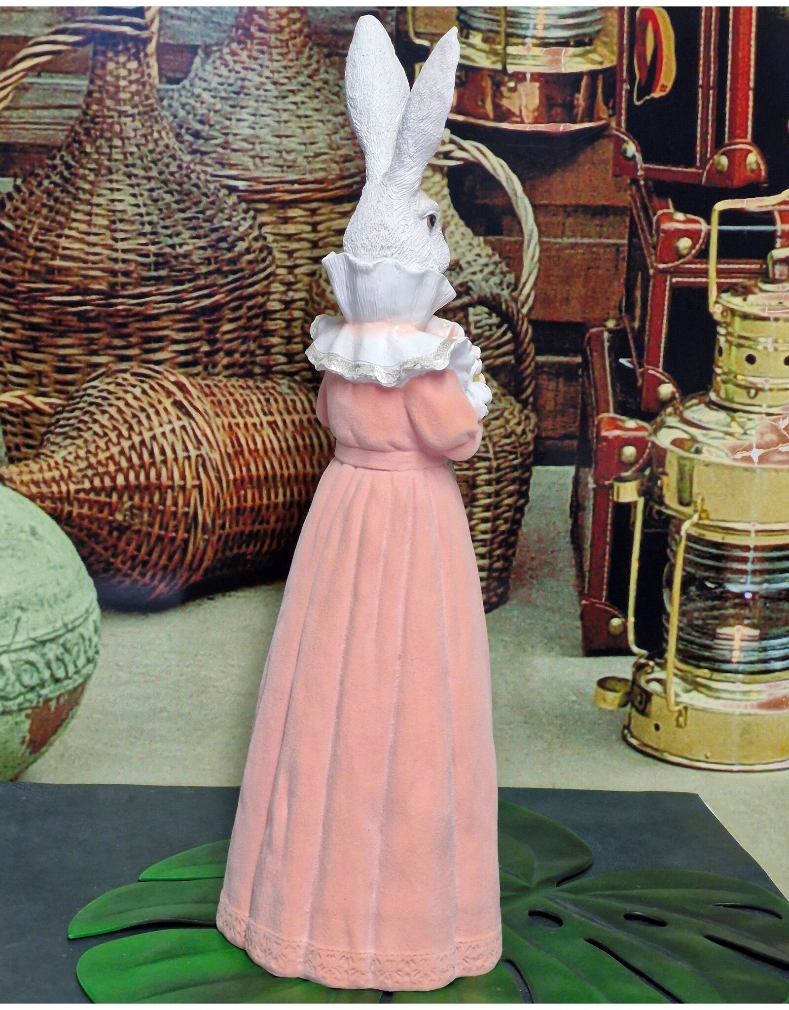 C&E Giftware Beelden Collectables - Konijn Vrouwtje in Lange Jurk met Bloemen beeldje 53cm