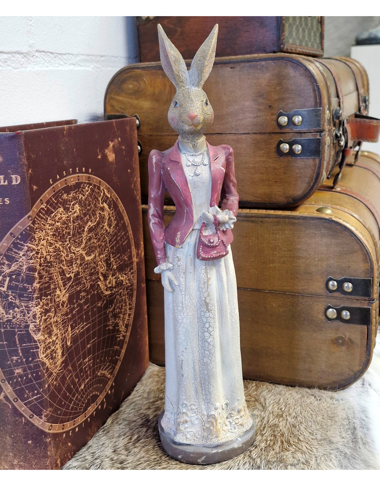 C&E Giftware Beelden Collectables -  Konijn Vrouwtje in Lange Jurk met Avondtasje 35cm