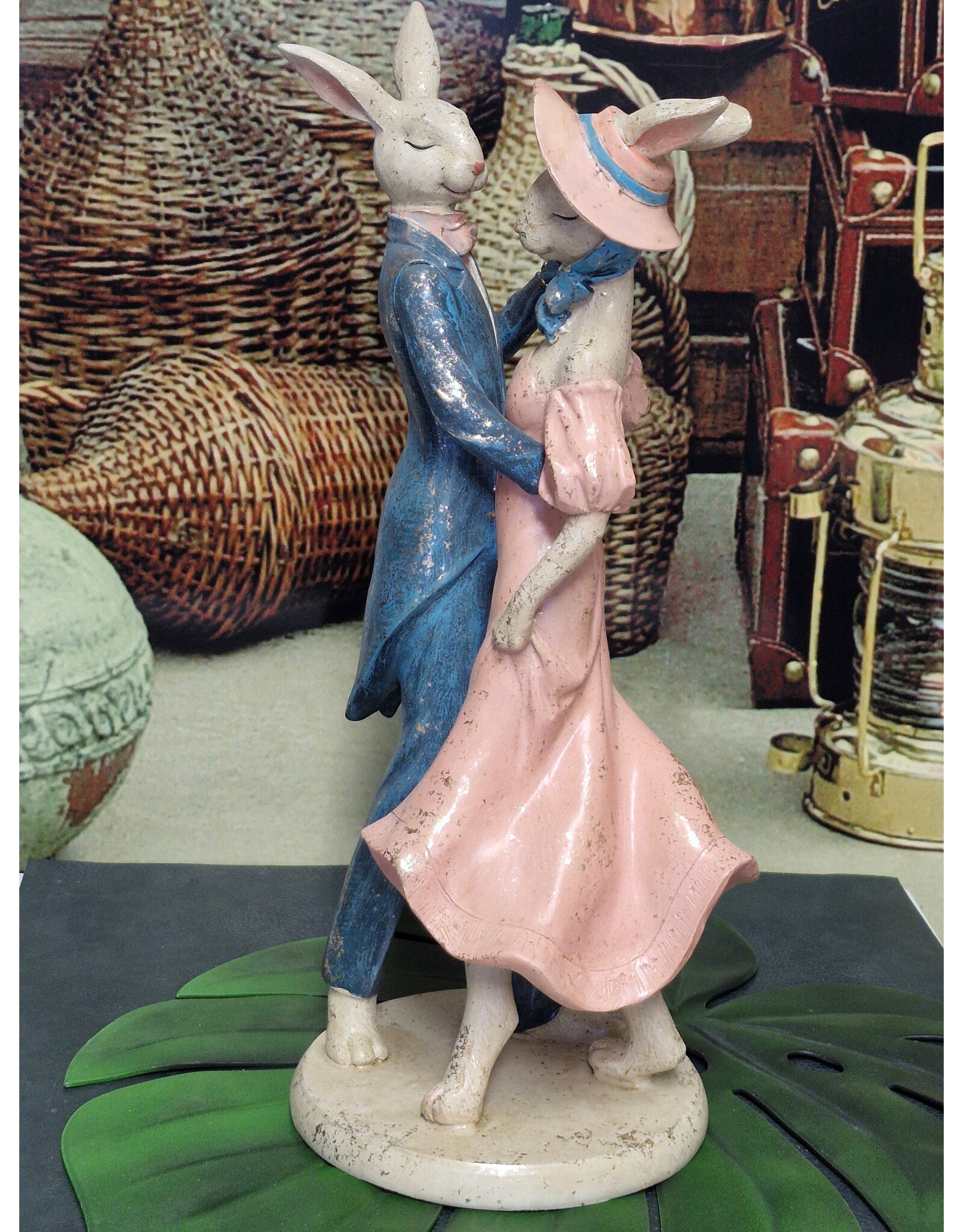 C&E Giftware Beelden Collectables -  Konijnenstel Dansend Retrostijl Beeldje 47cm