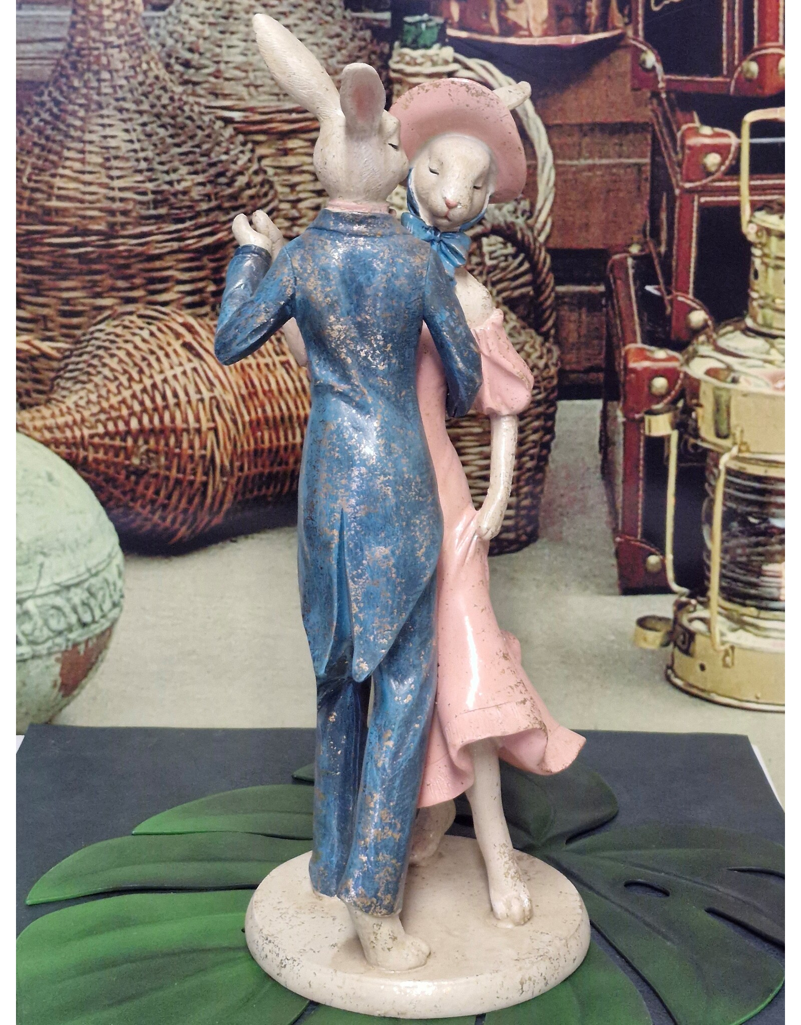 C&E Giftware Beelden Collectables -  Konijnenstel Dansend Retrostijl Beeldje 47cm