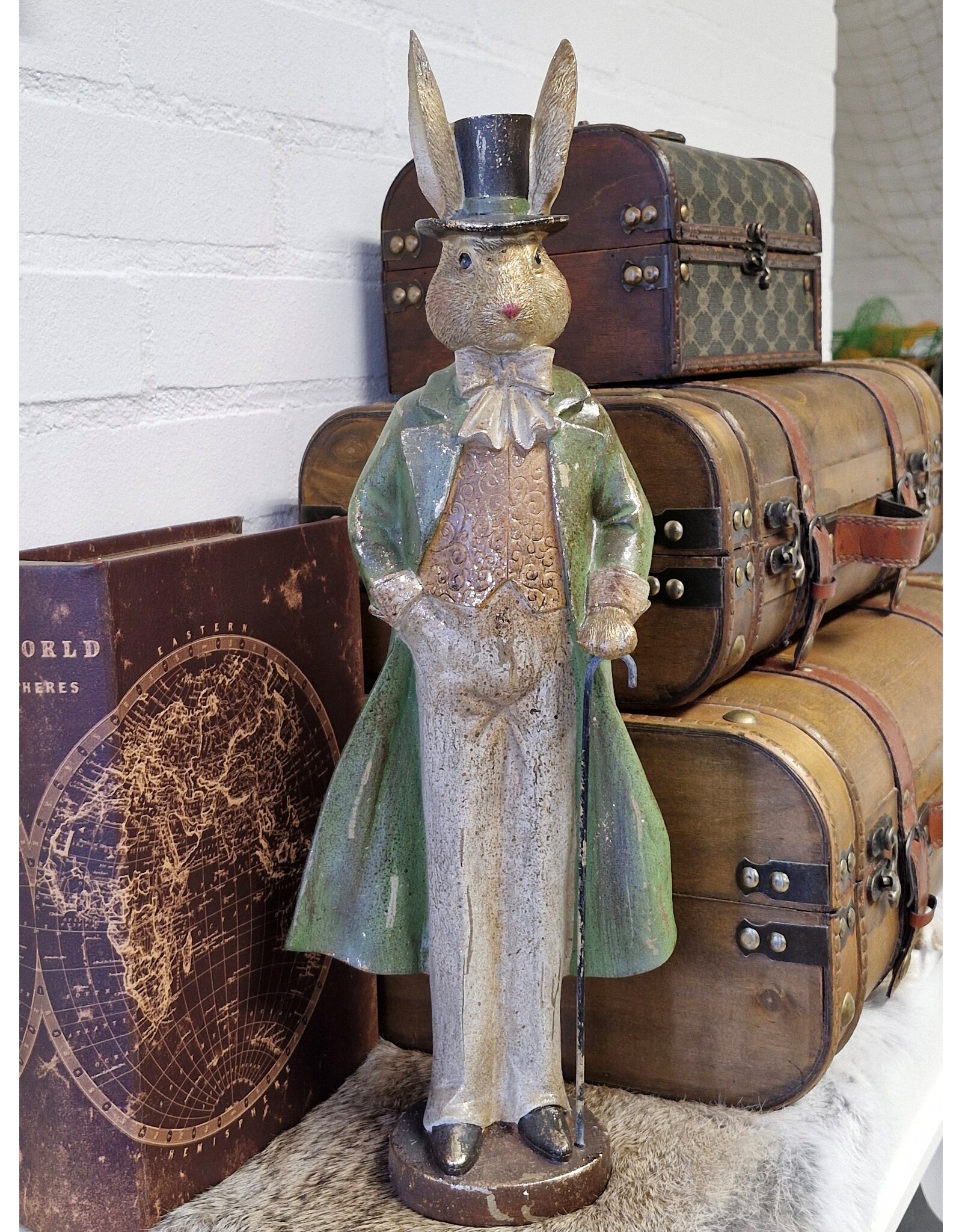 C&E Giftware Beelden Collectables - Konijn met Hoge Hoed en Lange Jas 48cm