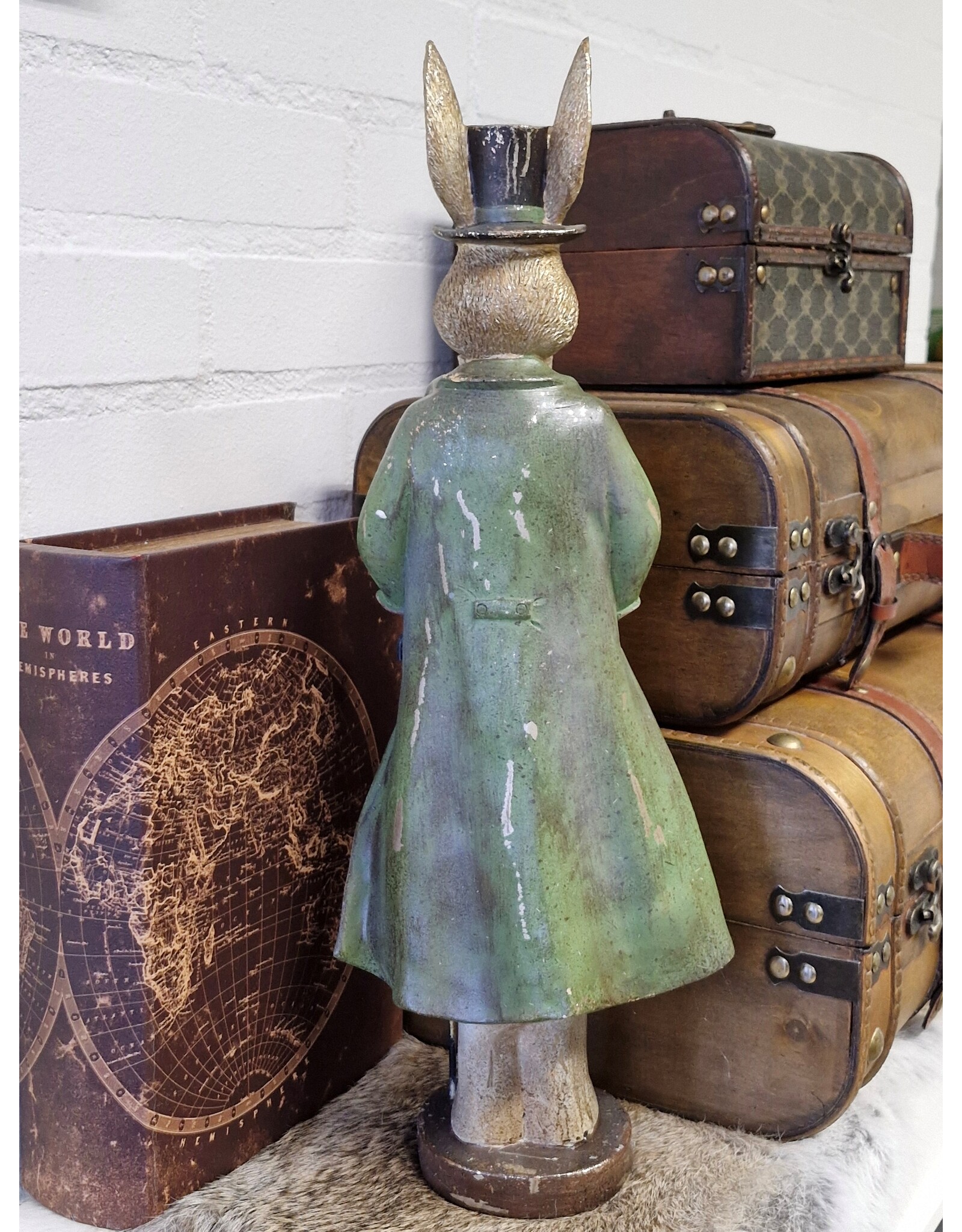 C&E Giftware Beelden Collectables - Konijn met Hoge Hoed en Lange Jas 48cm