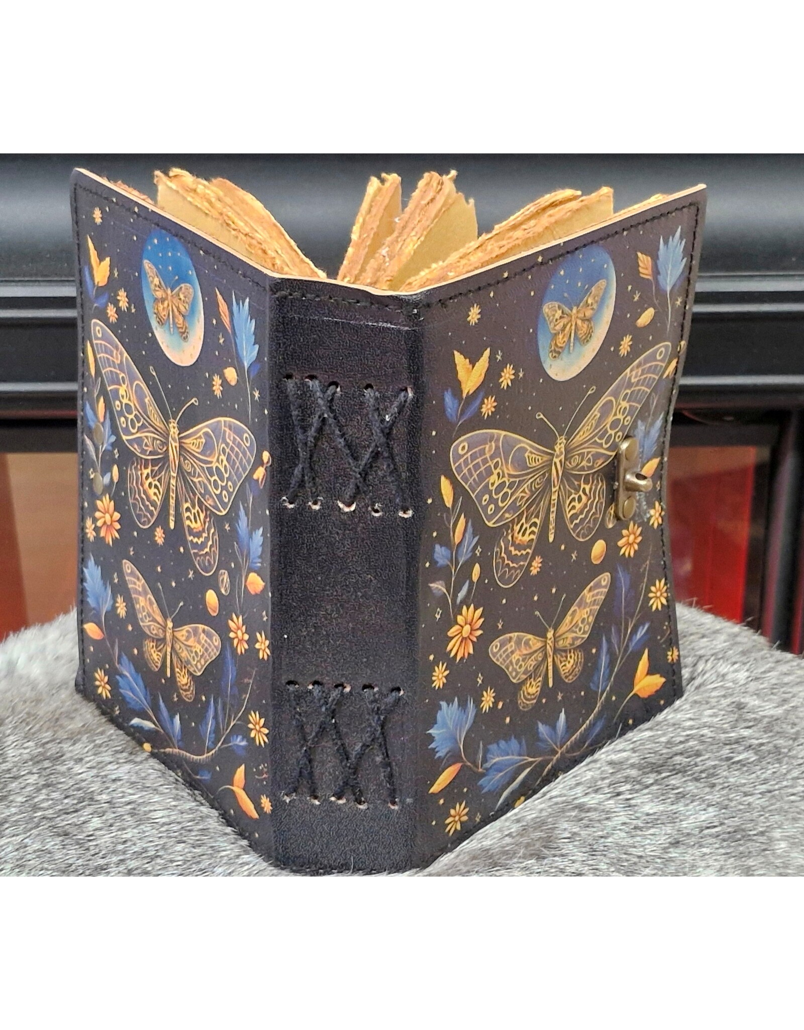 BB Miscellaneous -  Leren Dagboek Nachtvlinders en Maan 18x13cm