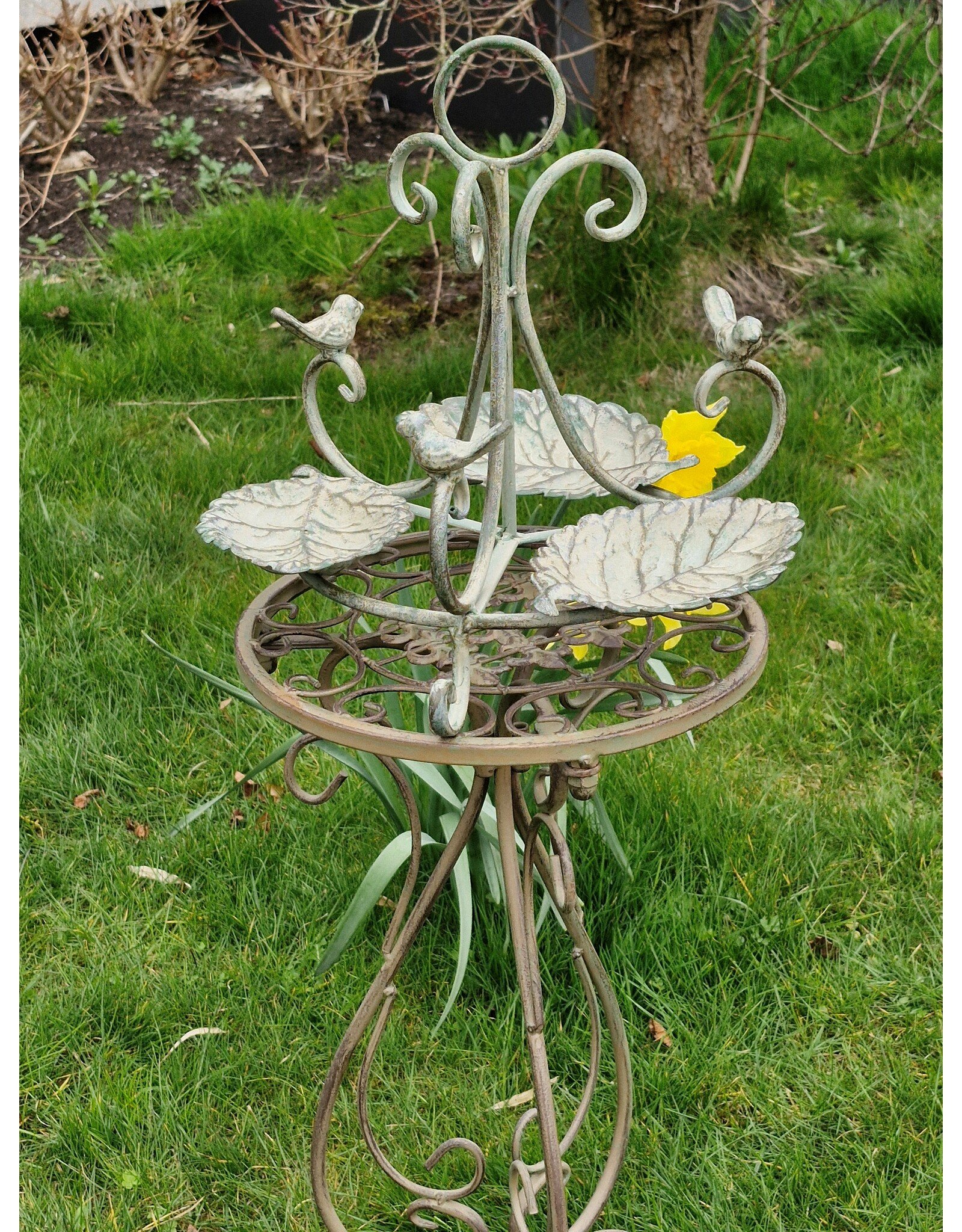 JB Miscellaneous -  Bird Feeder Bowl 3 Leaves with Birds Antique Look