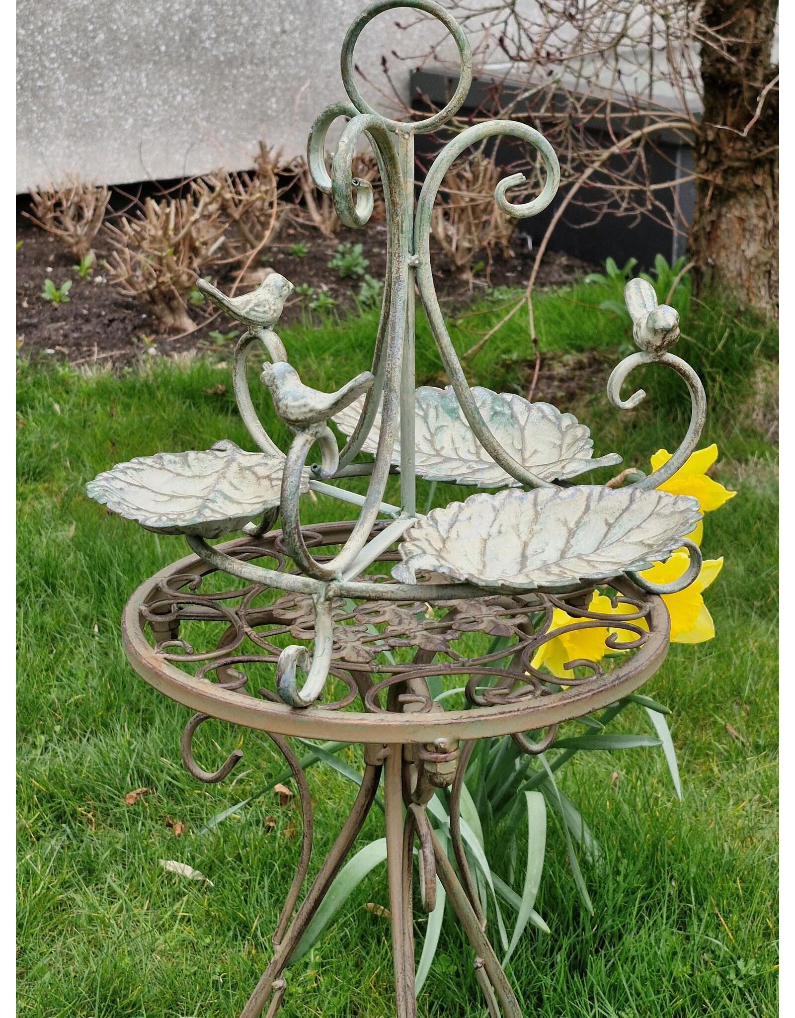 JB Miscellaneous -  Bird Feeder Bowl 3 Leaves with Birds Antique Look