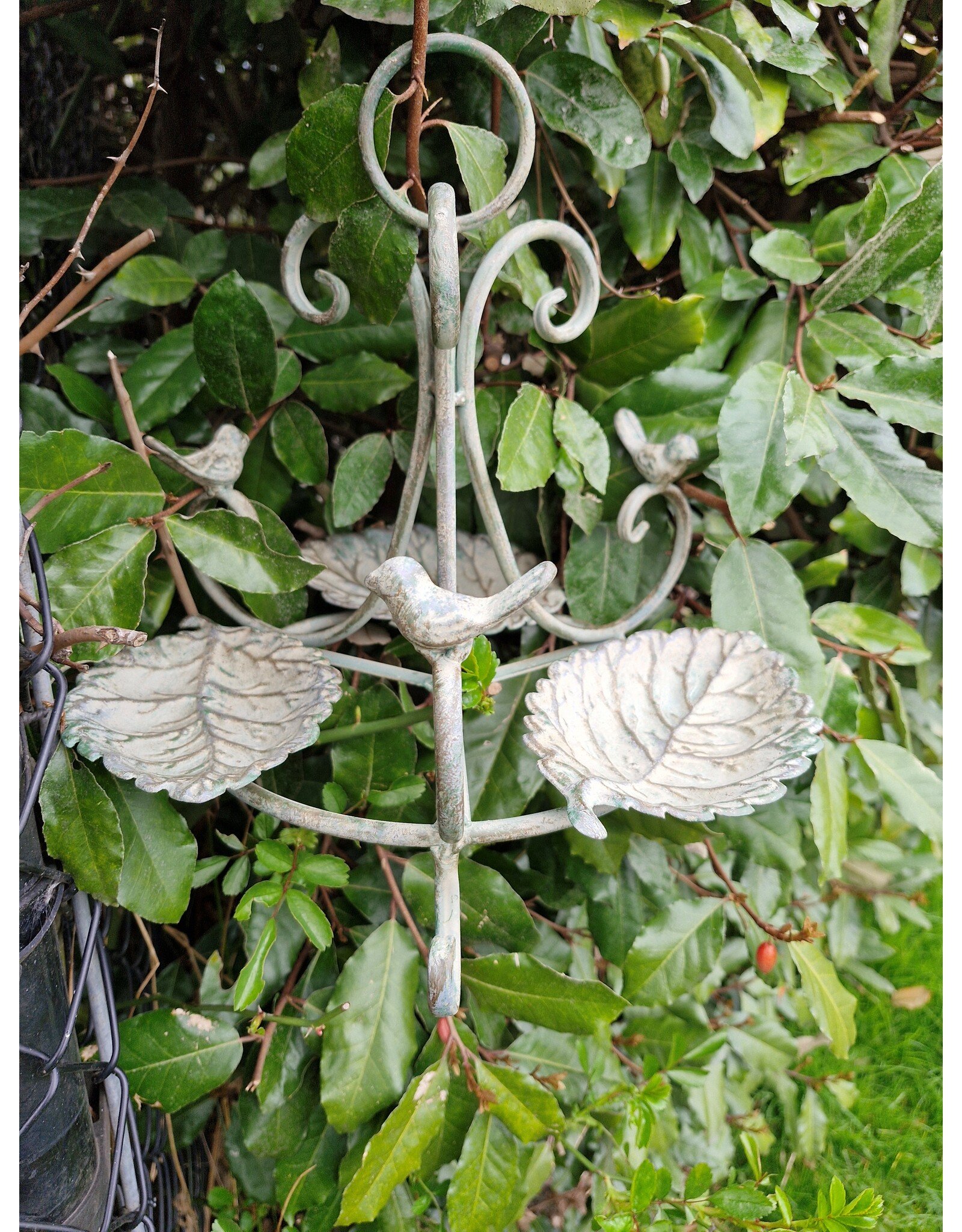 JB Miscellaneous -  Bird Feeder Bowl 3 Leaves with Birds Antique Look