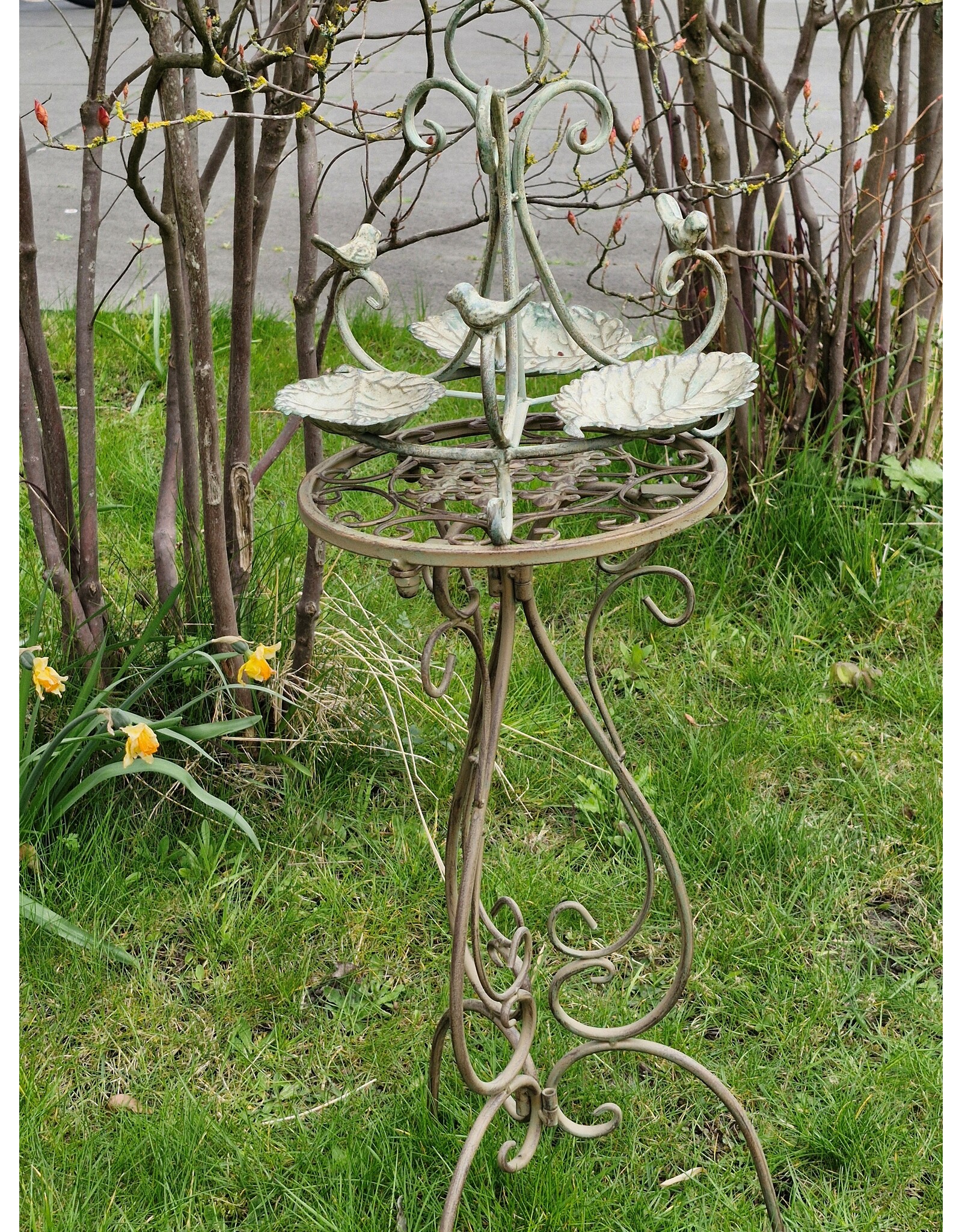 JB Miscellaneous -  Bird Feeder Bowl 3 Leaves with Birds Antique Look