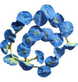 Trukado Vilten Bloemen Slinger Soft Blue handgemaakt 180cm