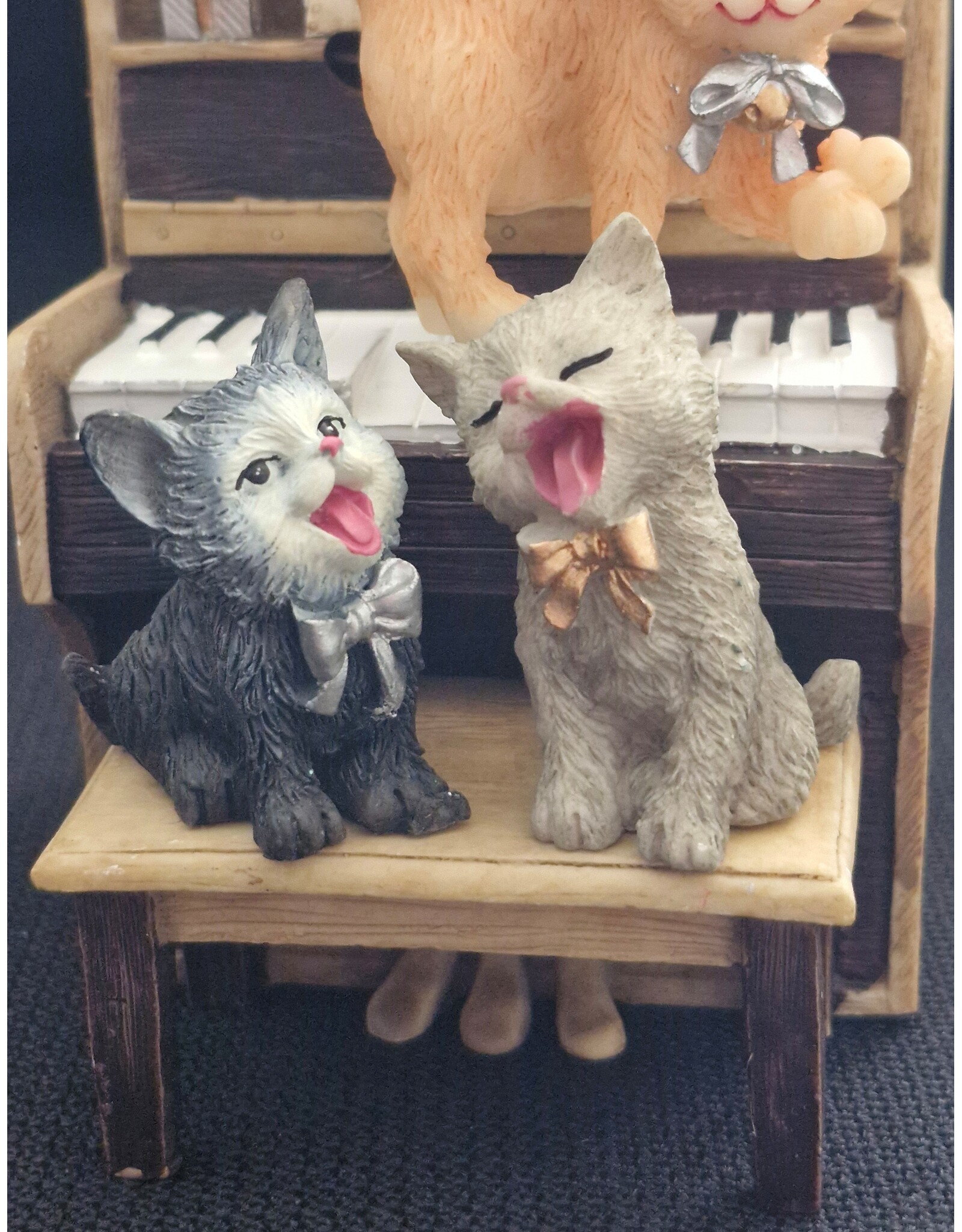 Trukado Giftware & Lifestyle - Music Box Piano with Kittens