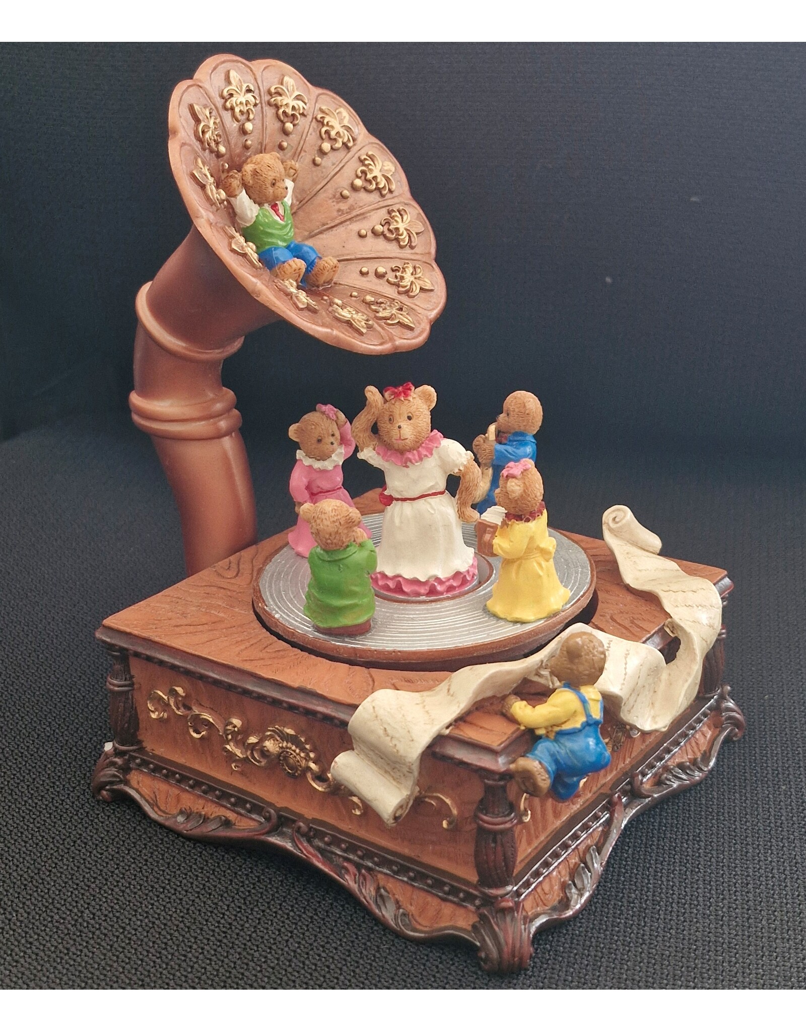 Trukado Giftware & Lifestyle - Gramophone Music Box with Dancing Bears