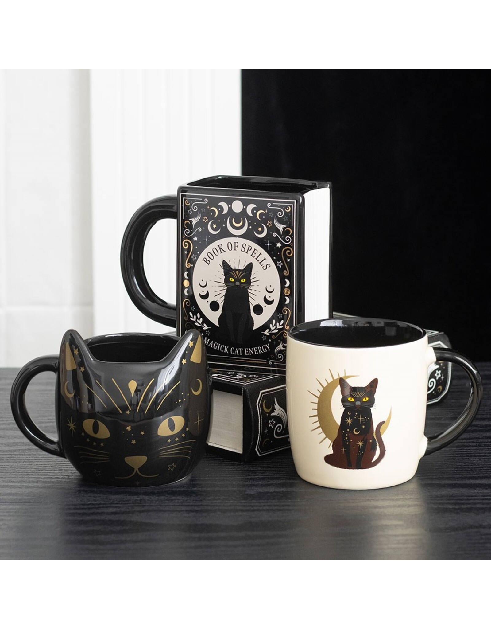 SWD Giftware & Lifestyle - Black Cat Magick Mok in de Vorm van een Boek