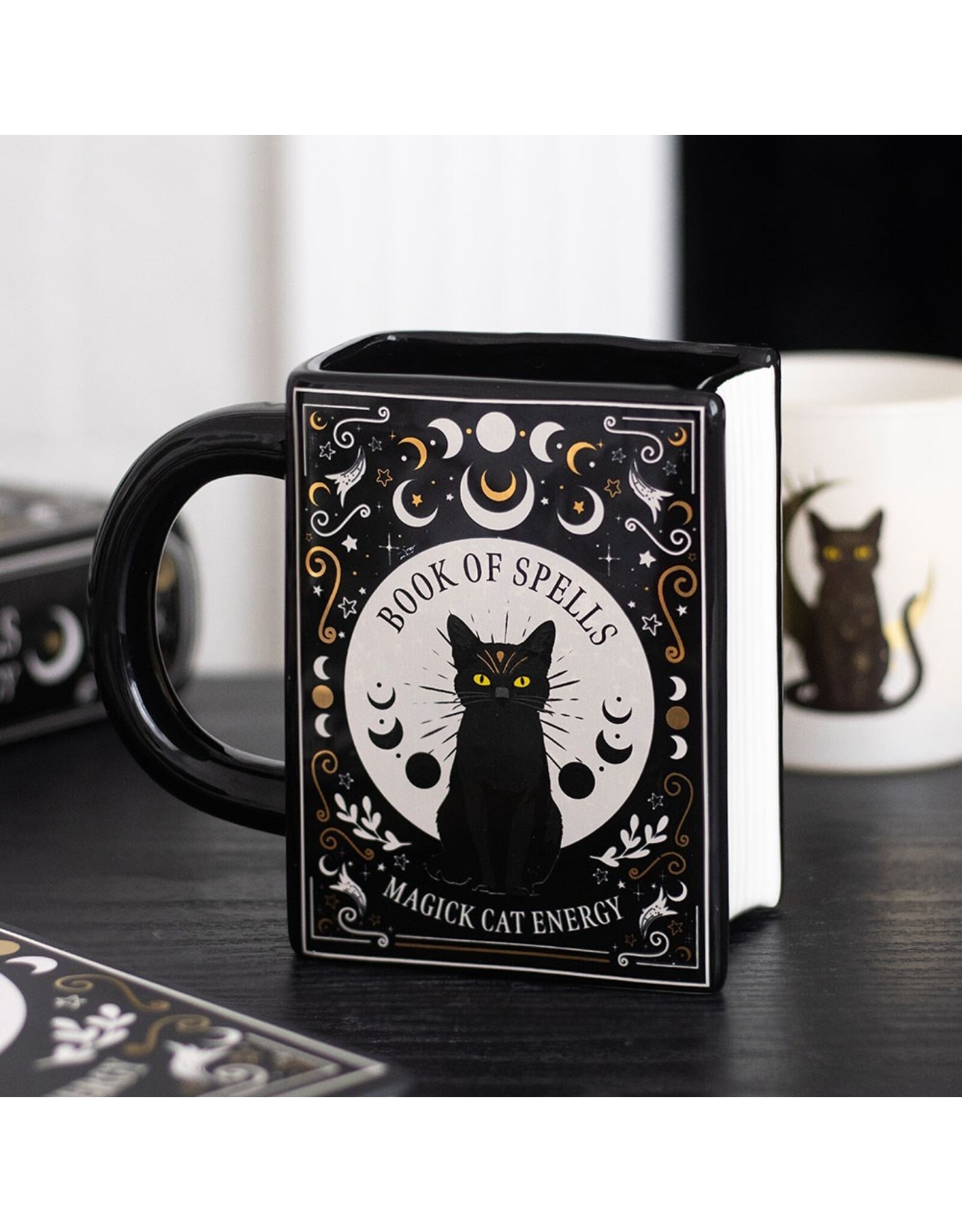 SWD Giftware & Lifestyle - Black Cat Magick Mok in de Vorm van een Boek