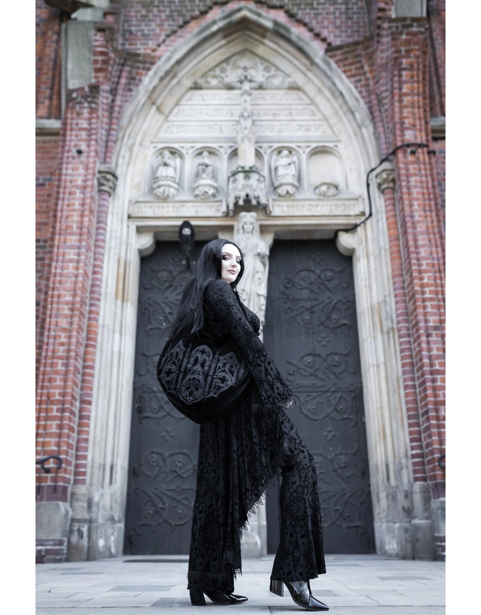 Restyle Fantasy tassen en portemonnees - Veloura Fluwelen Hobotas met Kathedraalborduursel