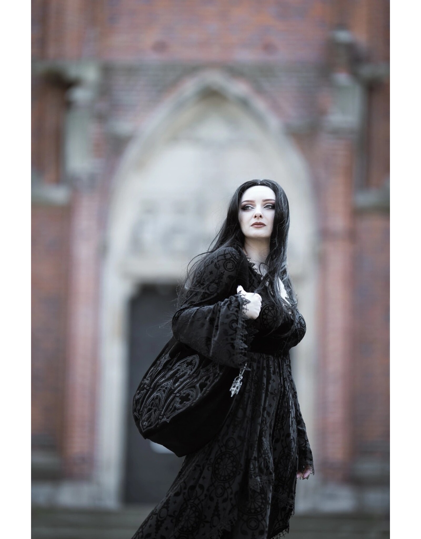 Restyle Fantasy tassen en portemonnees - Veloura Fluwelen Hobotas met Kathedraalborduursel