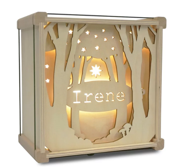 Houten lamp met eigen naam Tussen de Bomen Hout en Plezier Hout