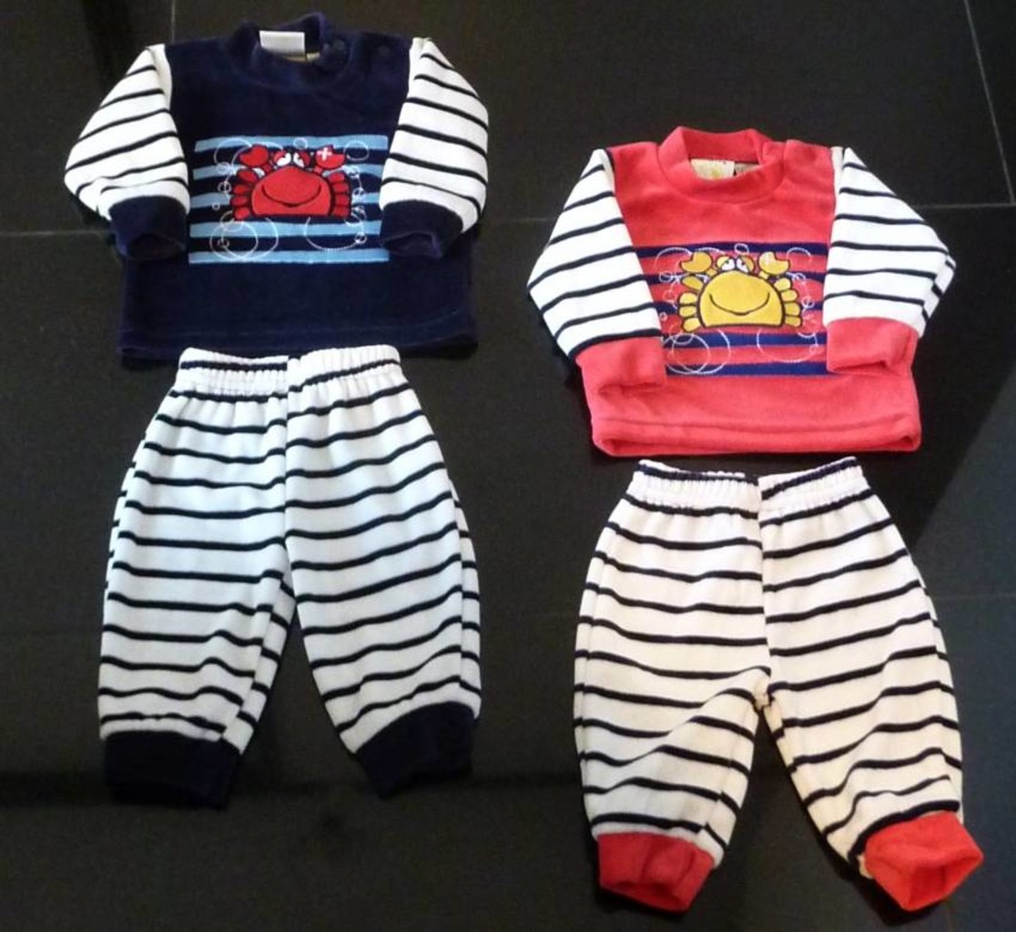 Lunatex kreeft velours baby pyjama rood of marineblauw gestreept