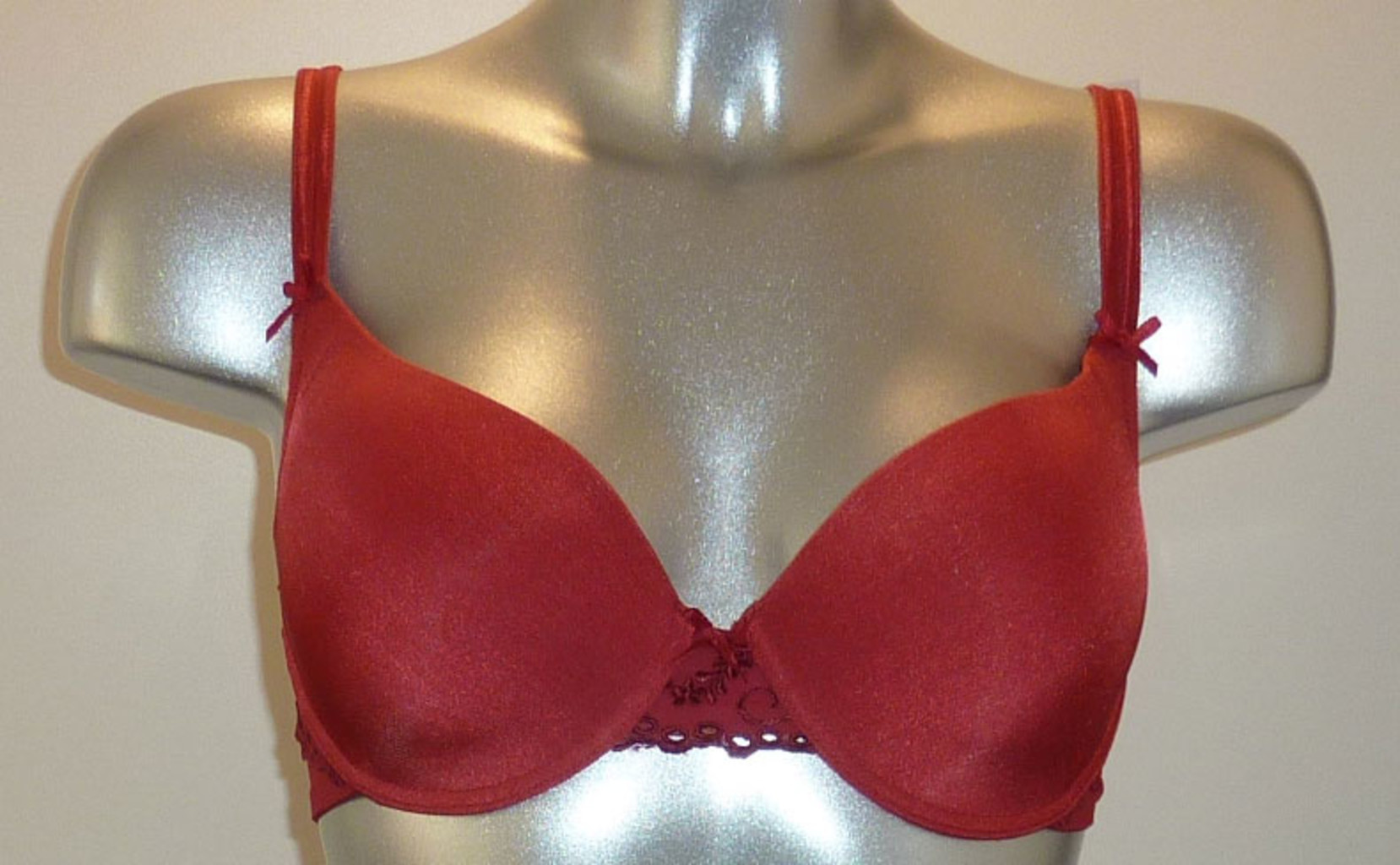 Duet  Farina Bh met beugel & licht voorgevormde cup kleur rood