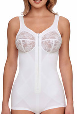 Susa Uit de Susa collectie: het stevige River microfaser corselet zonder beugel met hoge rug en ritssluiting. Verkrijgbaar in wit, in de maten A80 t/m 115 en B80 t/m D125.