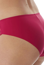 Fantasie  Leona Slip basis in mode kleur rood  met  borduursel aan voorzijde