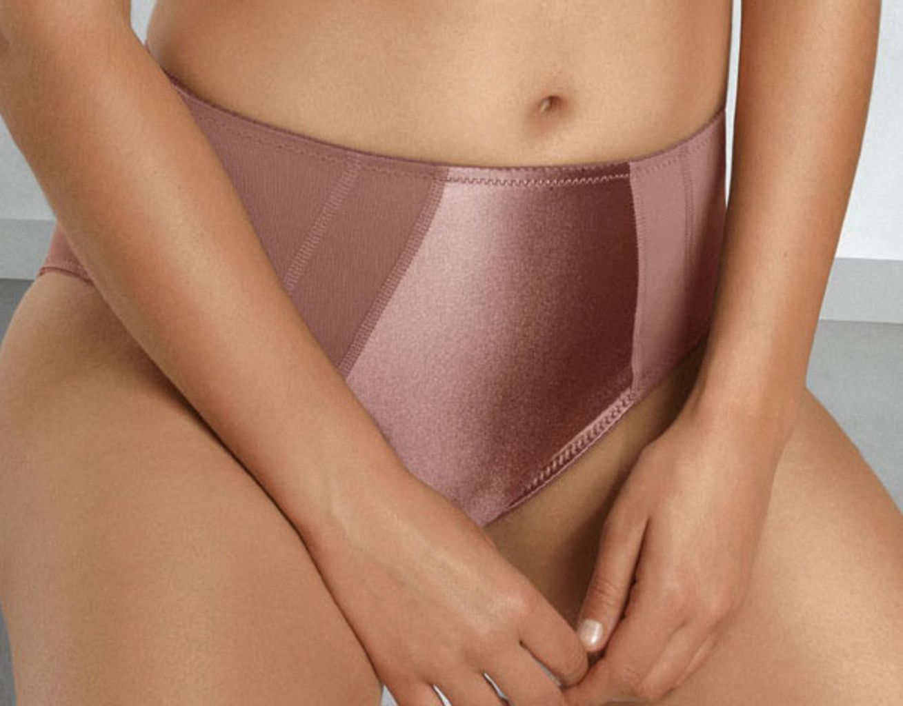 Naturana Naturana Faylinne maxislip licht corrigerend kleur wit, zwart, huid, ,bruin of champagne