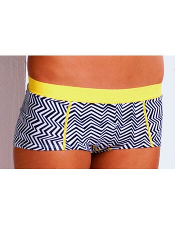 Boobs & Bloomers Zig Zag boxershort graphic print zwart & wit met gele contrastbies