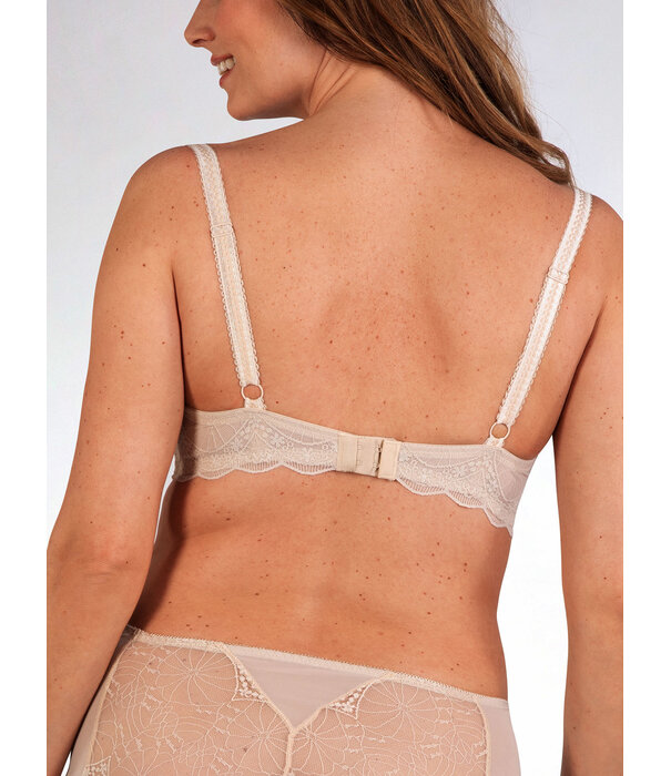 Naturana Naturana Cybele Erica Bh met beugel,voorgevormde cup met borduursel de kleur zwart, ivoor, wit of huid