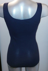 Nina von C Nina von C katoenen top met breed elastisch kant – hoogsluitend en geschikt voor prothese‑draagsters – nachtblauw, maten 38 t/m 50