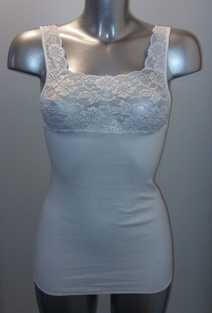 Nina von C Nina von C Jessy – hooggesloten katoenen top in wit met verfijnd kant – maten 38–50