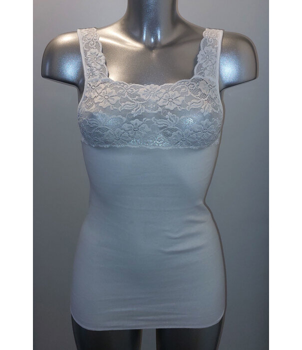 Nina von C Nina von C Jessy – hooggesloten katoenen top in wit met verfijnd kant – maten 38–50