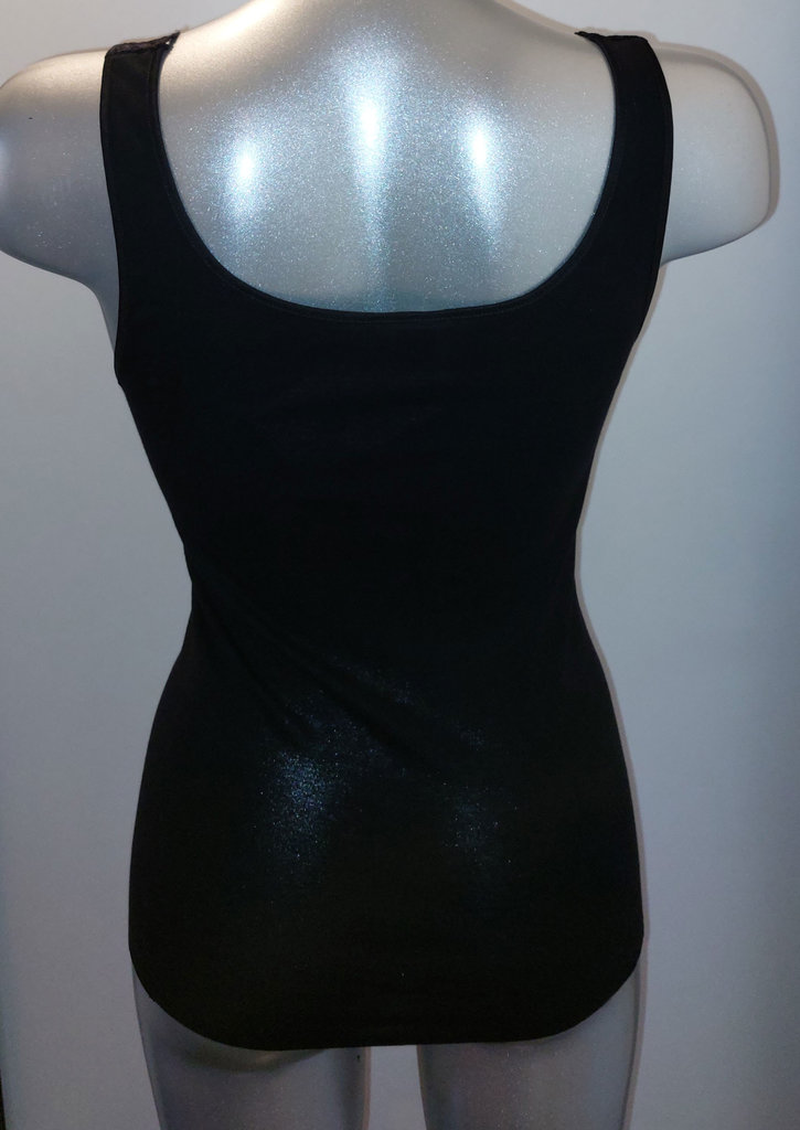 Nina von C Nina von C katoenen top met breed elastisch kant – hoogsluitend en geschikt voor prothese‑draagsters – zwart, maten 38 t/m 50