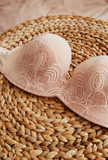 Wonderbra Wonderbra New Ultimate Glamorous Lace strapless Bh kleur zwart of pearl beige