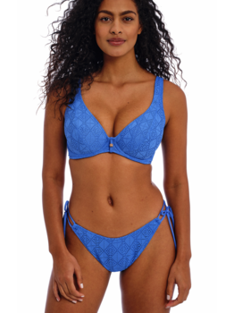 Freya Nomad Nights  high apex bikinitop met beugel kleur atlantich blue gecombineerd met elastisch borduursel