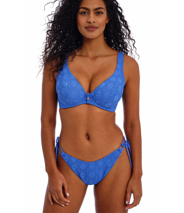 Freya Freya Nomad Nights  high apex bikinitop met beugel kleur atlantich blue gecombineerd met elastisch borduursel