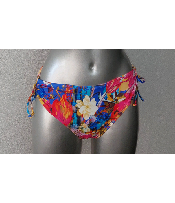 Kuala Lumpur bikinislip in frisse bloemenprint
