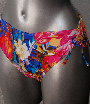 Kuala Lumpur bikinislip in frisse bloemenprint