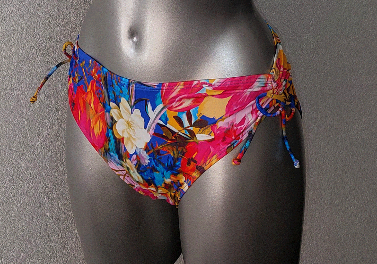 Kuala Lumpur bikinislip in frisse bloemenprint
