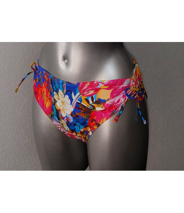Kuala Lumpur bikinislip in frisse bloemenprint