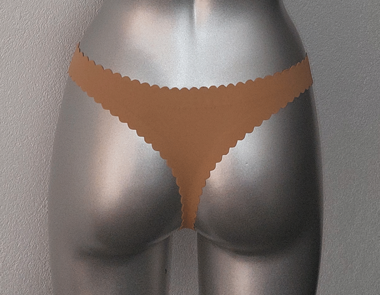 Dim   BodyTouch naadloze string kleur nude of blush mt 40-M valt als mt 38-S