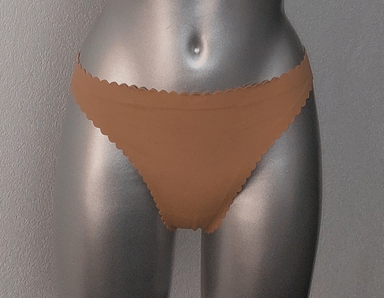 Dim   BodyTouch naadloze string kleur nude of blush mt 40-M valt als mt 38-S