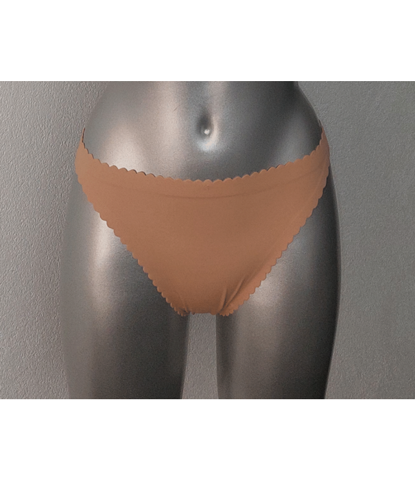 Dim  Dim  BodyTouch naadloze string kleur nude of blush mt 40-M valt als mt 38-S