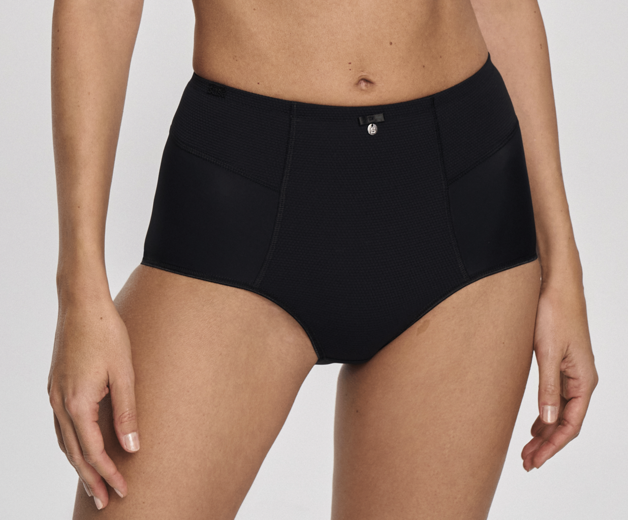 Susa Susa Capri Maxislip 664 – Zwart – Licht Corrigerende Microfaser Slip – €5 korting vanaf €39,95 en €15 vanaf €99,95