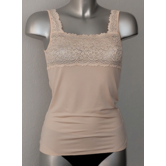 Nina von C Liviya hooggesloten top van viscose/modal in Soft Peach met breed elastisch kant – maten 38 t/m 50